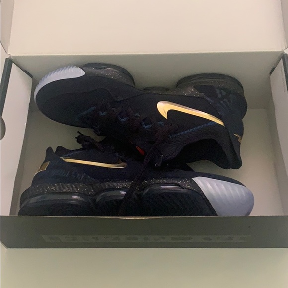 Lebron 16 Low - Picture 7 of 7